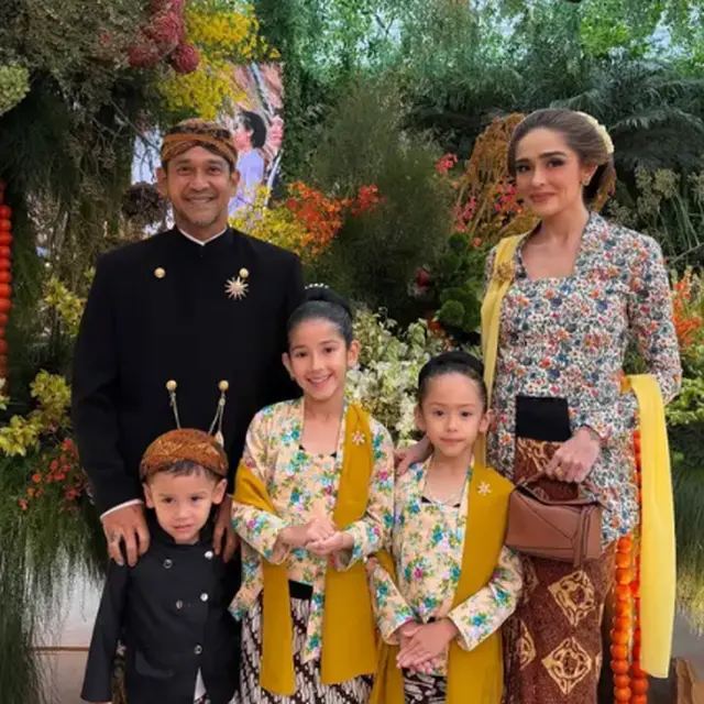 Yasmine Wildblood saat pernikahan Darma Mangkuluhur dan DJ Patricia (Foto: Instagram @yaswilblood)