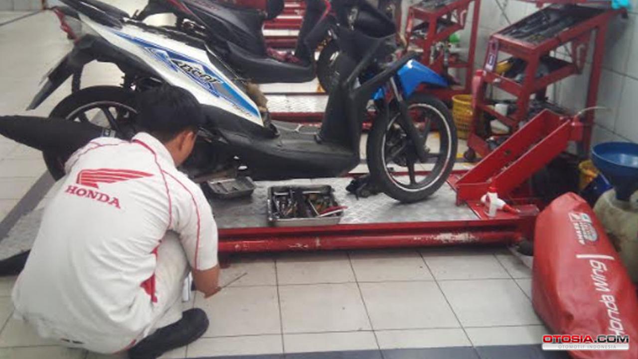 Lakukan perawatan secara rutin di bengkel resmi (Otosia.com/ Nazar Ray)