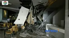 Area foodcourt Mal Taman Anggrek, Jakarta Barat masih ditutup usai ledakan diduga dari saluran pipa gas.