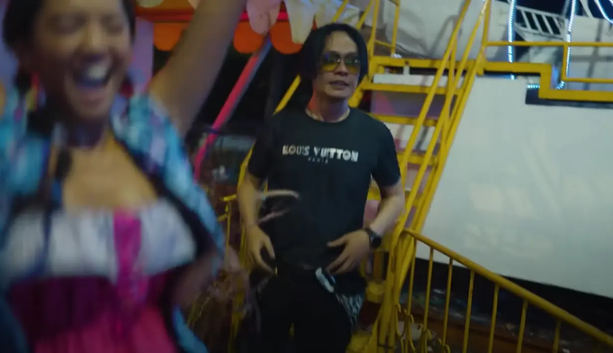 Penampilan Alam Mbah Dukun sebagai cameo di Lineup Announcement Synchronize Fest 2022. (Foto: YouTube/demajorsTV)
