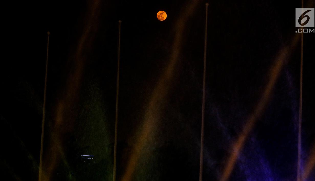 Foto Bulan Purnama Langka Harvest Moon Terangi Langit Malam