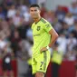 Cristiano Ronaldo terlihat lesu saat Manchester United dibantai Brentford 0-4 di Gtech Community Stadium dalam lanjutan Liga Inggris 2022/2023, Sabtu (13/8/2022). (AP Photo/Ian Walton)