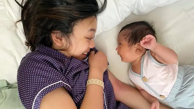 Naura dan Nakeya (Instagram @riafinola)