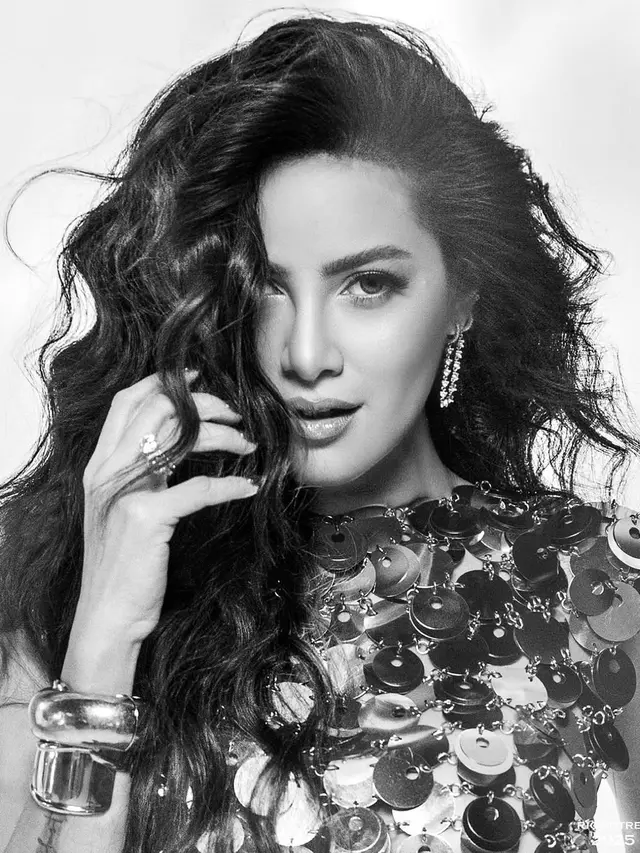 Tampilan Glamor hingga Semi Formal Olla Ramlan Usai Lepas Hijab, Pancarkan Pesona Mahal yang Makin Modis