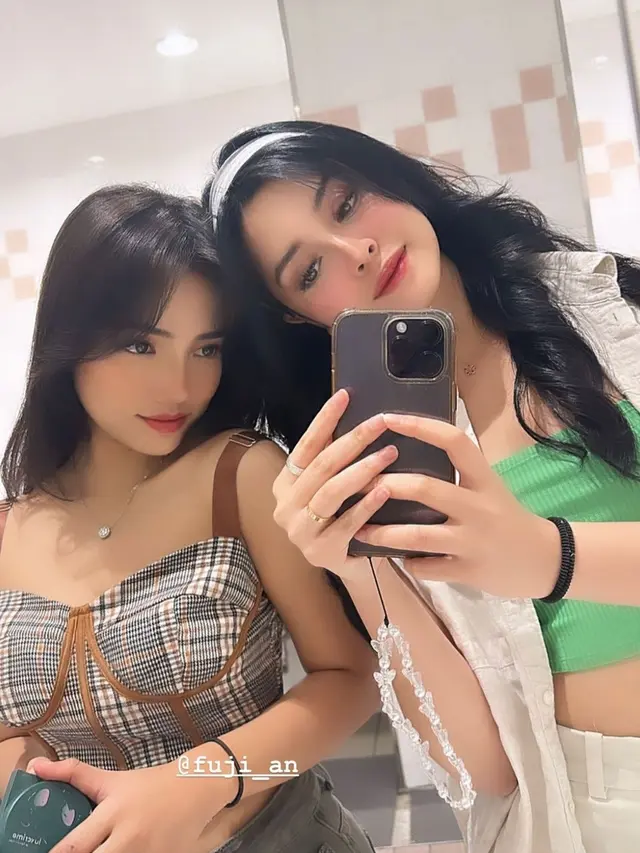 Fuji dan Sahabat Azizah Salsha