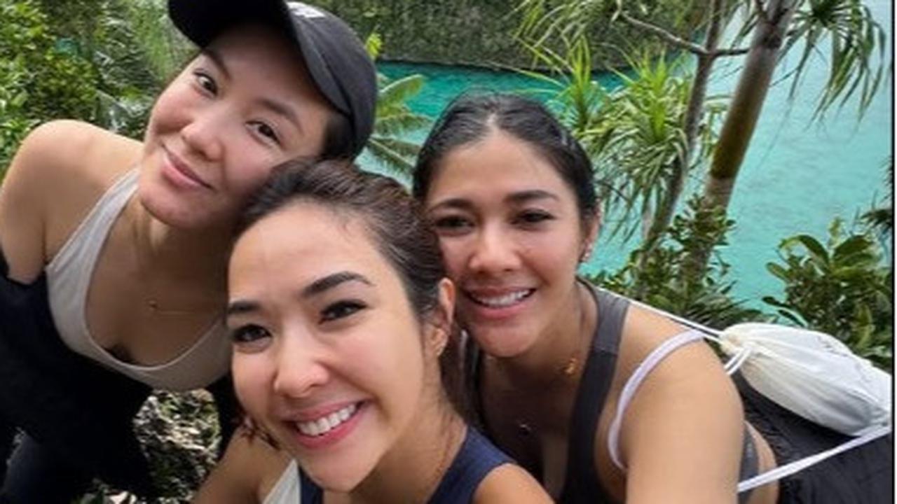 Potret Keseruan Gisel dan Naysilla Mirdad Liburan ke Raja Ampat dengan Sahabat, View Estetik Banget