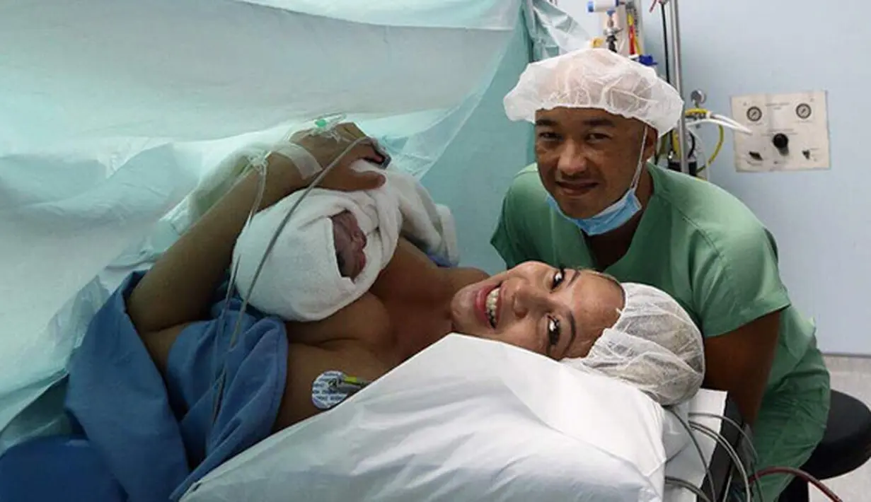 Pemeran Kinaryosih baru saja melahirkan anak keduanya. Sebelumnya istri dari Brett Money itu telah memiliki anak laki-laki. Kini, anak keduanya lahir berjenis kelamin perempuan. Lengkap sudah pasangan ini memiliki sepasang anak.(Instagram/kinaryosihmoney)