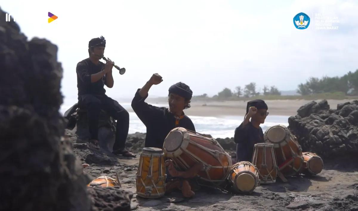 Rampak berarti kompak