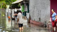 Banjir rob merendam puluhan rumah di lingkungan Kampungujung, Kelurahan Kepatihan Banyuwangi. (Istimewa)