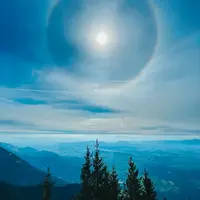 Ilustrasi halo matahari. Sumber foto: unsplash.com/Miha Rekar.