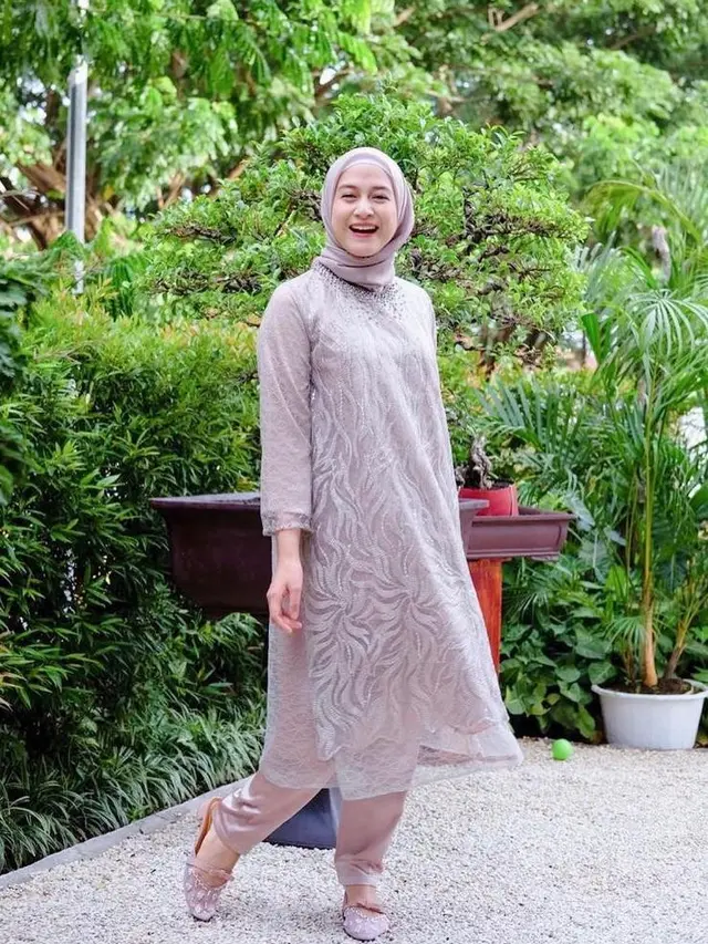 11 Ide Padu Padan Outfit Hijab untuk Lebaran ala Artis, Zaskia Sungkar hingga Citra Kirana