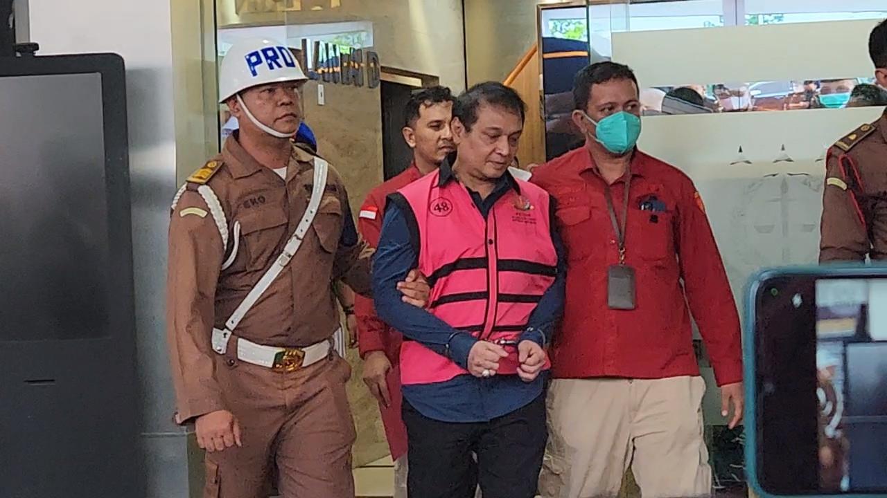 Kejaksaan Agung (Kejagung) menetapkan mantan Kepala Kantor Wilayah (Kakanwil) Bea Cukai Riau periode 2019-2021, RR, sebagai tersangka kasus korupsi importasi gula PT. Sumber Mutiara Indah Perdana (SMIP) tahun 2020-2023. (Merdeka.com/ Bachtiarudin Alam)