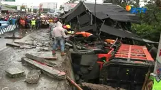 Diduga sepasang suami istri pemilik warung berada di dalam warung dan menjadi korban. Mereka diduga kuat tewas tertimbun.