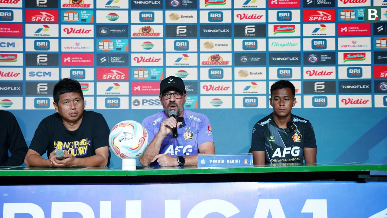 Persik Kediri, Head Coach Marcelo Rospide (tengah,  Pemain Supriadi (kanan) Jelang Lawan Arema FC Pekan ke-20