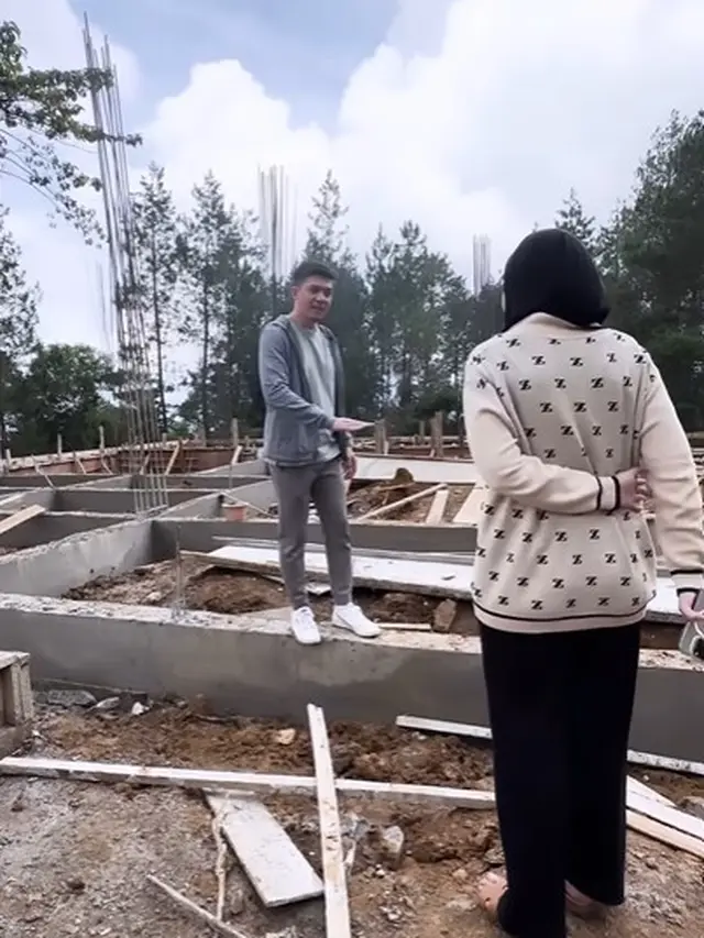 rwansyah dan Zaskia Sungkar bangun vila (Instagram/irwansyah_15)