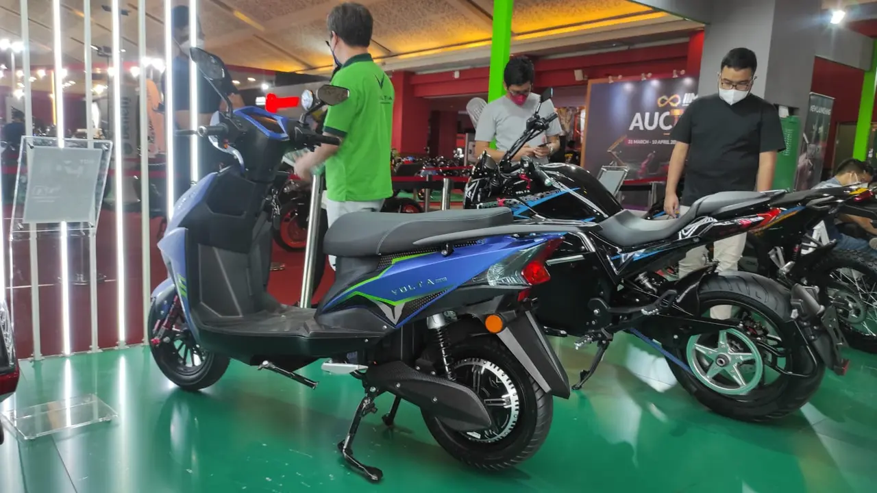 Deretan diskon motor listrik di IIMS 2022 (Arief A/Liputan6.com)