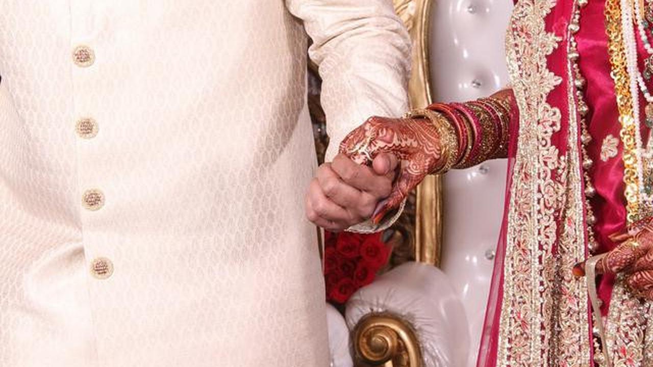 Heboh Wanita Pura-Pura Berubah Jadi Ular untuk Menghindari Perjodohan