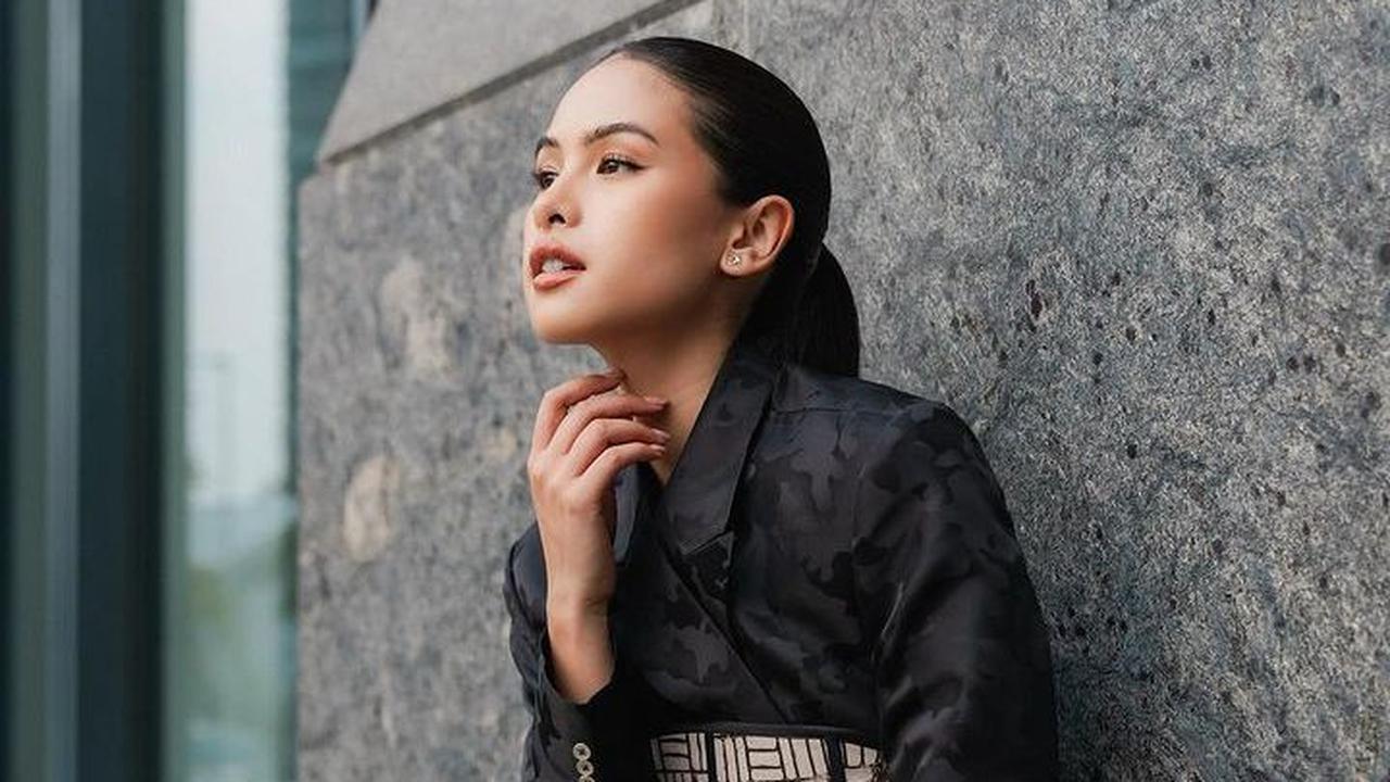 Potret Maudy Ayunda dipuji begitu cantik dalam balutan busana yang dia kenakan.<br>