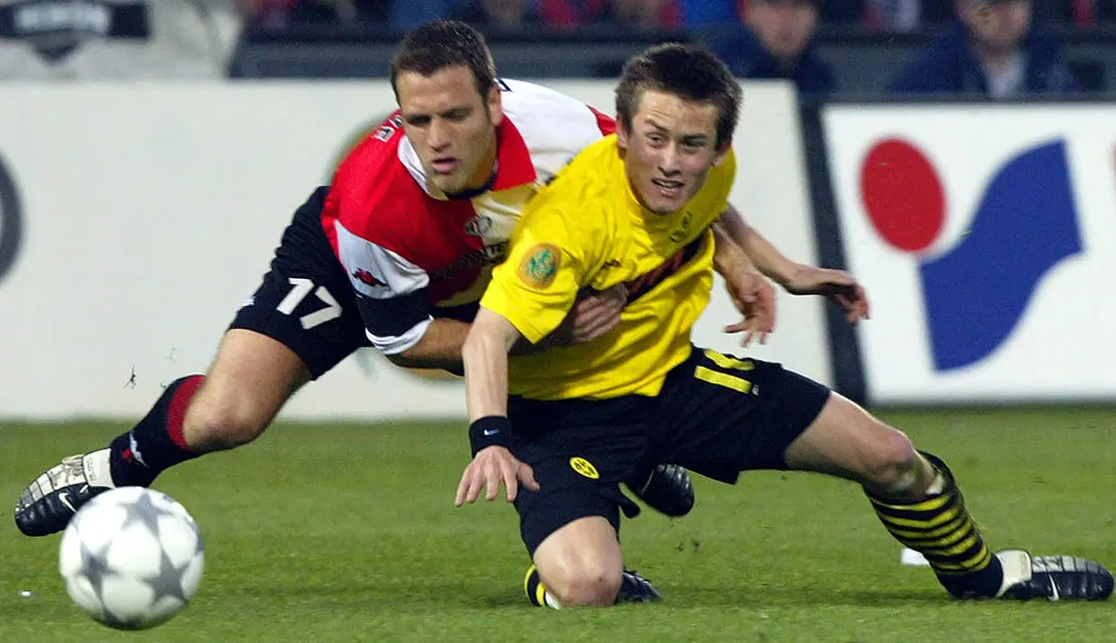 Tomas Rosicky yang telah pensiun pada Desember 2017 bersama Sparta Praha, tercatat pernah satu kali menjuarai Bundesliga Liga Jerman pada musim 2001/2002 bersama Borussia Dortmund. Ia membela Borussia Dortmund selama lima setengah musim mulai paruh kedua musim 2000/2001 hingga akhir musim 2005/2006 dan total tampil dalam 149 laga di Bundesliga dengan torehan 20 gol dan 32 assist. (AFP/Damien Meyer)