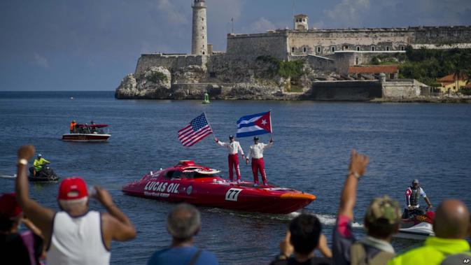 (Ilustrasi) Turis asing di Kuba (AP)