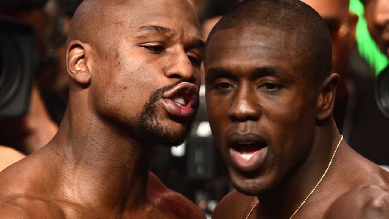 Jelang pertarungan, Mayweather dan Berto saling tatap