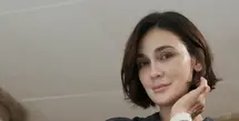Luna Maya mengakhiri 2025 dengan memangkas rambut menjadi sangat pendek. Selain ngaku untuk buang sial, bagi Luna Maya rambut pendek bebas ribet. (Foto: Dok. Instagram @lunamaya)
