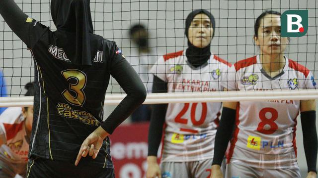 Foto: Laga Berjalan Sengit, Jakarta Elektrik PLN Dipaksa Menyerah Jakarta Pertamina Fastron di PLN Mobile Proliga 2022