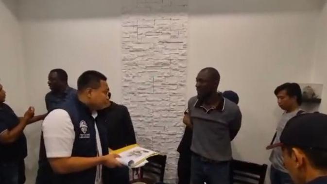 Cara Dua WNA Liberia Tipu Korban Bisa Gandakan Uang, Modusnya Jual 