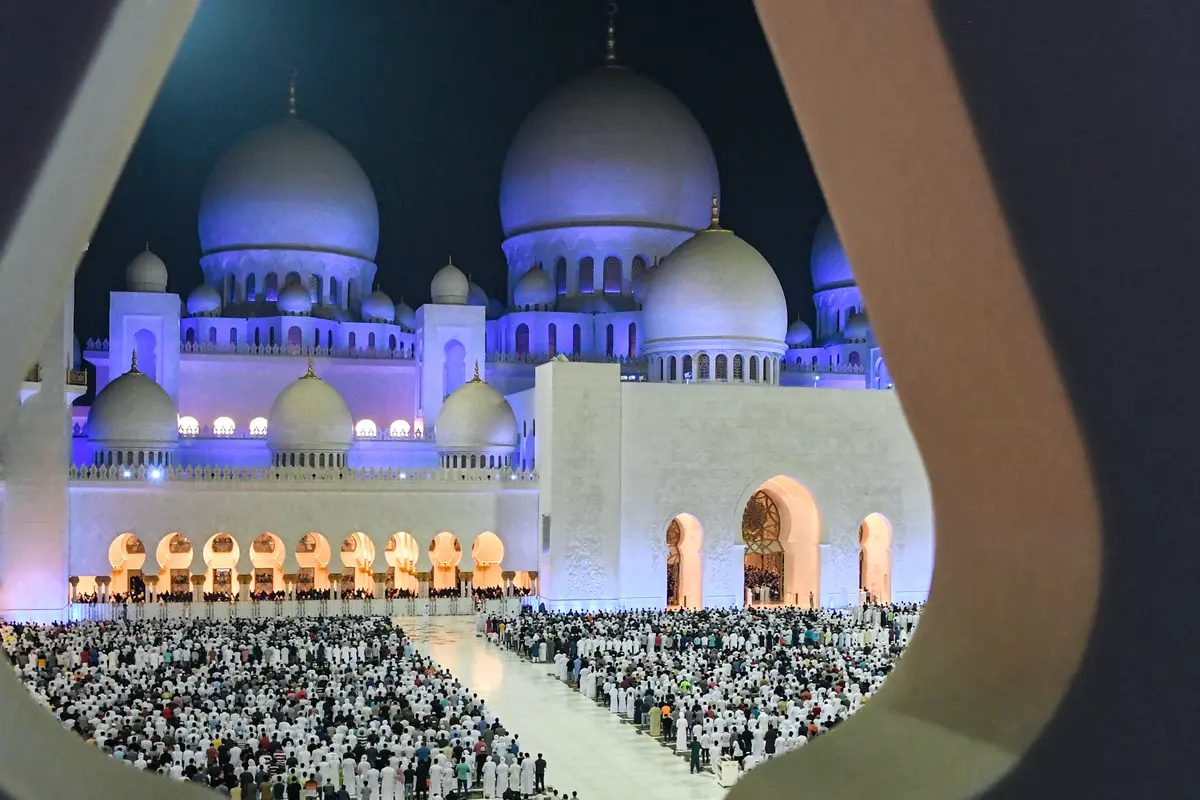 Berburu Lailatul Qadar di Masjid Agung Sheikh Zayed Abu Dhabi