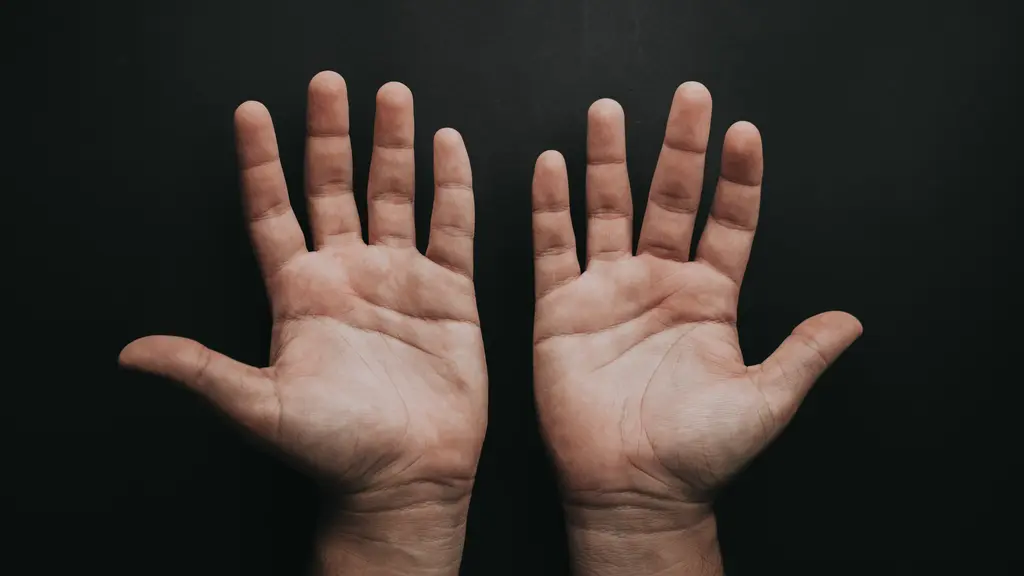 Ilustrasi tangan gatal. Photo by Luis Quintero on Unsplash