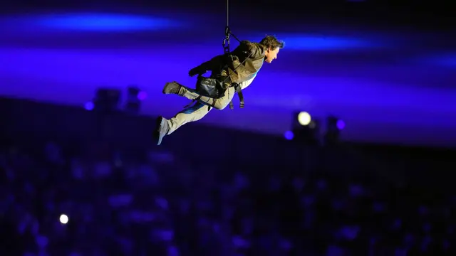 Aksi Spektakuler Tom Cruise Warnai Kemeriahan Upacara Penutupan Olimpiade Paris 2024