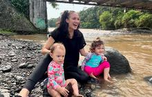 Potret Seru Nadine Chandrawinata Ajak Dua Putri Cantiknya Main di Sungai, Sederhana tapi Bikin Bahagia