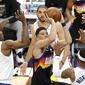 Aksi Pemain Suns Devin Booker (no 1) saat melawan Clippers di final Wilayah Barat NBA (AFP)