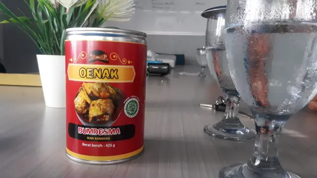 Temuan Bandeng Kaleng BSNT Cacat Produksi, Bumdesma Pati Minta Maaf. (Foto: Liputan6.com/Ahmad Adirin)