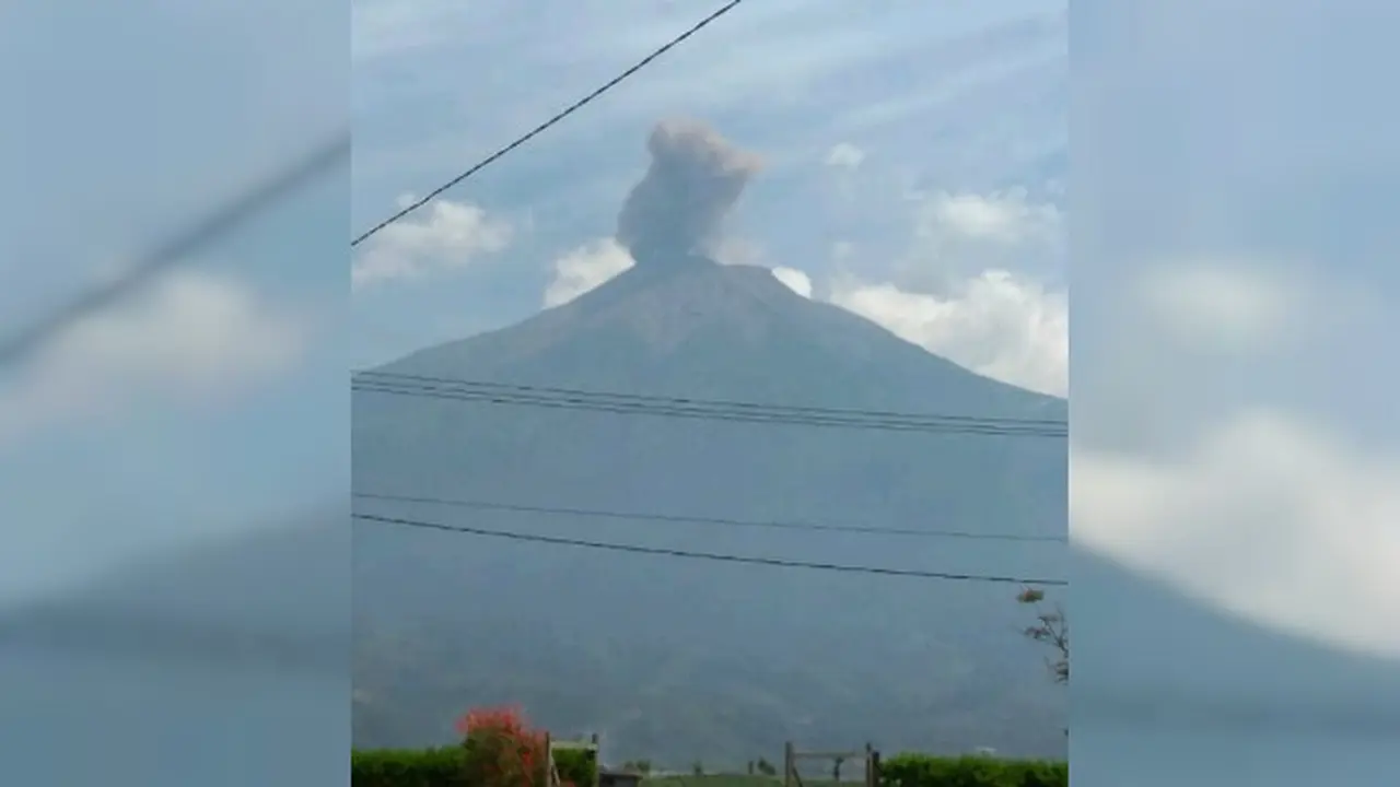 Gunung Api Kerinci Erupsi
