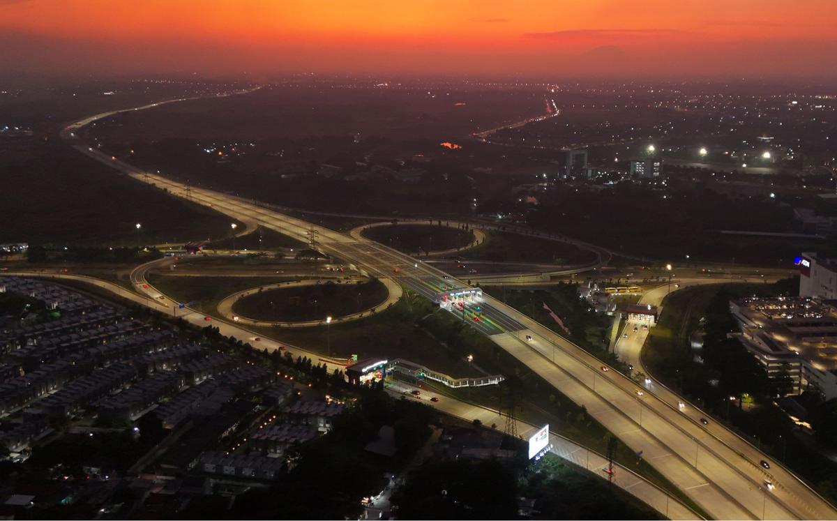 Keindahan Senja di Simpang Susun CBD Tol Serpong-Balaraja