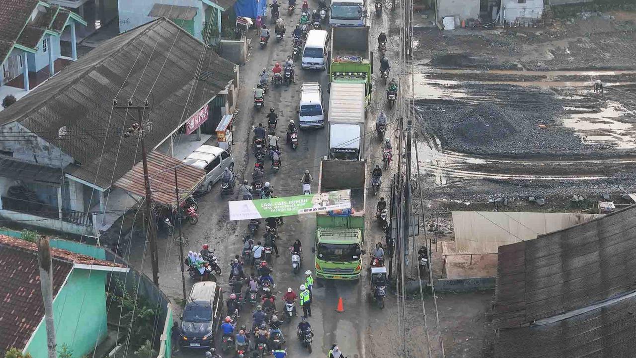 FOTO: Horor Macet Setiap Pagi di Parung Panjang