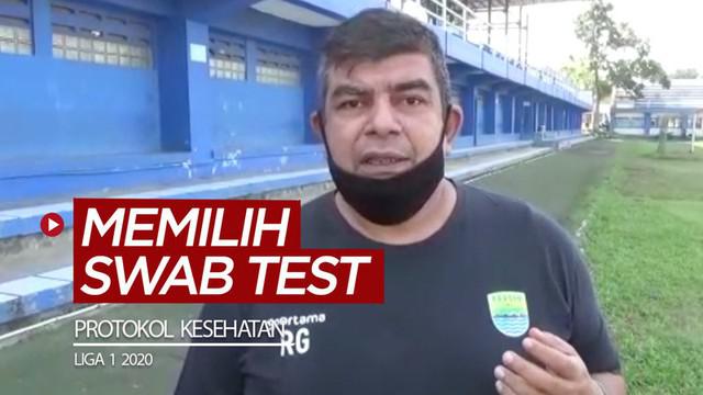 Berita video dokter tim Persib Bandung memilih diadakannya swab test untuk protokol kesehatan saat Liga 1 2020 kembali bergulir.