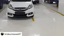 Sayang sekali, parkiran di sebelahnya jadi tidak bisa dipakai. (Source: Instagram/@tirtakurniawan87 via Instagram/@parkirlobangsat)