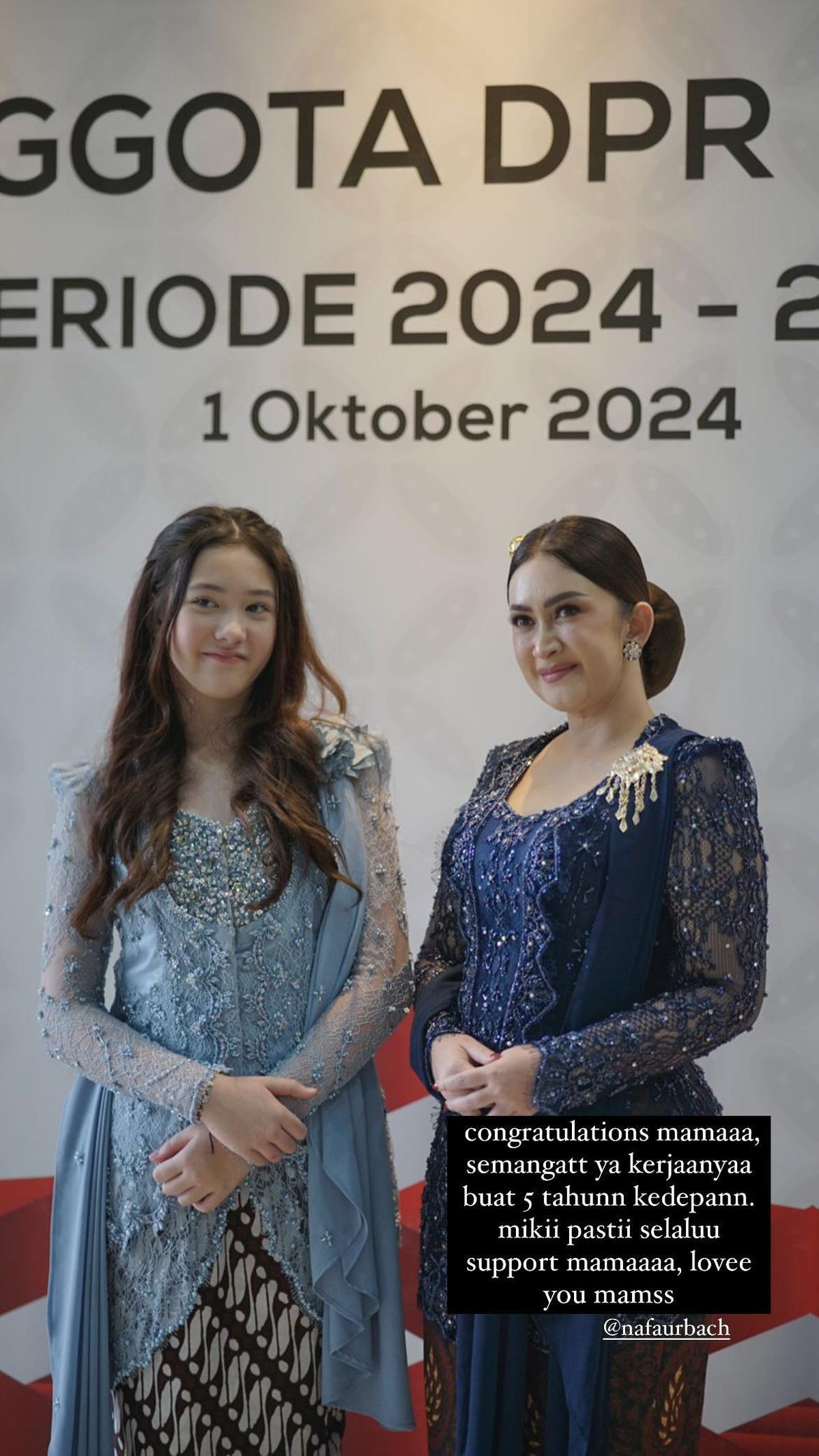 Potret Mikhaela Dampingi Nafa Urbach Saat Pelantikan DPR, Tampil Berkebaya - Makin Cantik