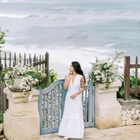 Di tengah liburan eksotisnya di Bali, Maudy Ayunda sempat menjalani sesi pemotretan. Penampilan cantiknya mencuri perhatian netizen. (Instagram/maudyayunda).