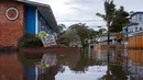 Banjir menggenangi kawasan Rio Del Mar di Aptos, California, Amerika Serikat, 10 Januari 2023. Serangkaian badai yang menghantam California telah menyebabkan jalanan terendam banjir, gelombang tinggi air laut, sungai meluap, dan memaksa ribuan orang untuk mengungsi. (AP Photo/Nic Coury)