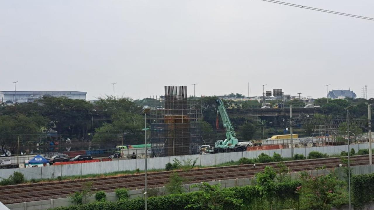 Kepala Dinas Perhubungan DKI Jakarta Syafrin Liputo dan Direktur Utama PT Jakarta Propertindo (Jakpro) menyebut akan membangun JPO di sisi timur dekat dengan Waduk Cincin.