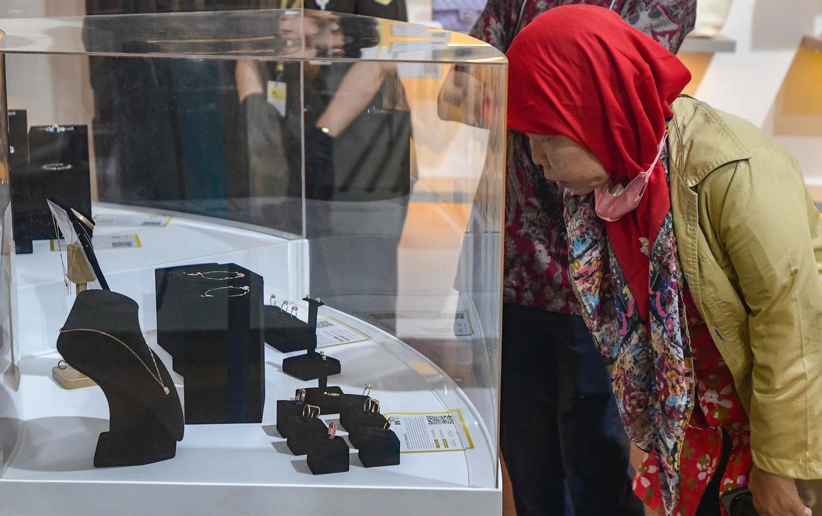 FOTO: Dari Mobil Mewah hingga Lukisan Emas Dilelang di BPA Fair 2026