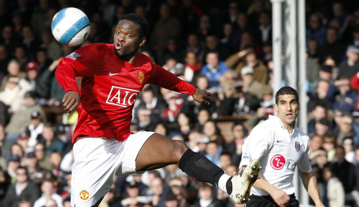 Louis Saha - Saha pernah membela banyak klub saat berkarier di Premier League. Ia memiliki 84 gol saat berseragam Newcastle, Fulham, Manchester United, Everton, Tottenham dan Sunderland. (AFP/Adrian Dennis)
