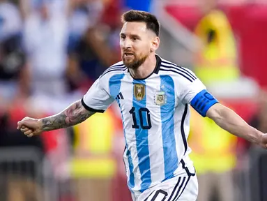 Pemain Argentina Lionel Messi melakukan selebrasi usai mencetak gol ke gawang Jamaika pada pertandingan persahabatan di Harrison, New Jersey, Amerika Serikat, 27 September 2022. Argentina menang 3-0 dengan Messi mencetak dua gol. (AP Photo/Eduardo Munoz Alvarez)