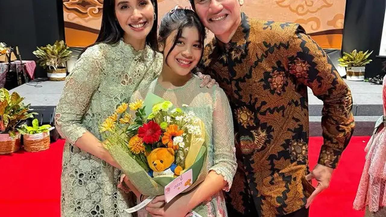 7 Potret Kelulusan Sekolah Jizzy Anak Vino Bastian, Penuh Kebahagiaan