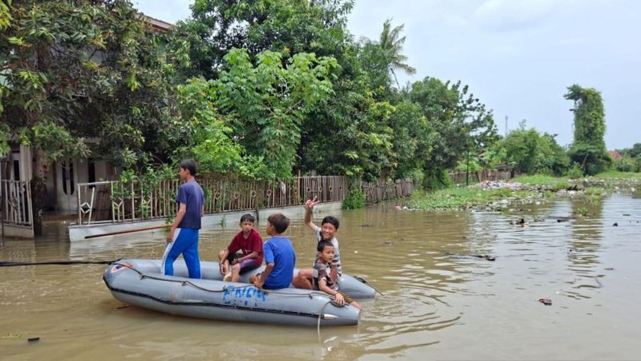 Banjir Serang Rendam Ratusan Rumah, Dua Bangunan Roboh Akibat Cuaca Ekstrem