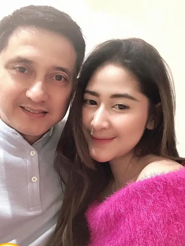 6 Potret Pebulutangkis Ricky Soebagdja dan Istri yang Terpaut 26 Tahun, Jarang Tersorot