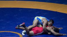 Pegulat Jawa Barat, Rudi Suandi, berhasil meraih emas kelas Greco Roman 75 kg pada PON XIX Jawa Barat di GOR Saparua, Bandung, Selasa (27/9/2016). (Bola.com/Vitalis Yogi Trisna)